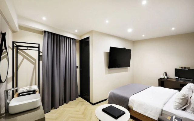 Rich Diamond Hotel