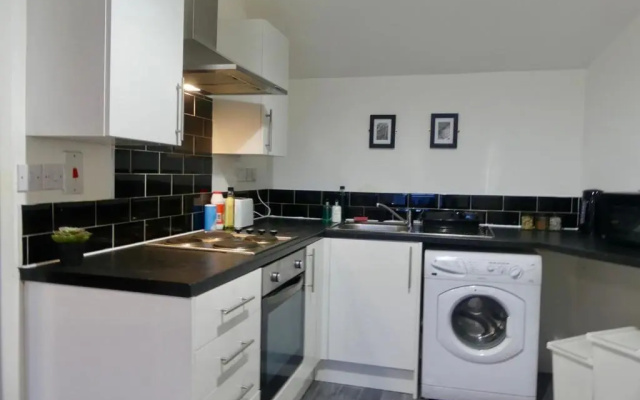 Bright and Modern 4 Person Apartment In City Centre