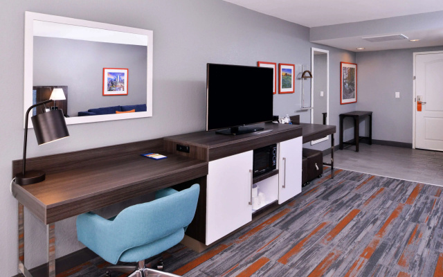 Hampton Inn & Suites Legacy Park-Frisco