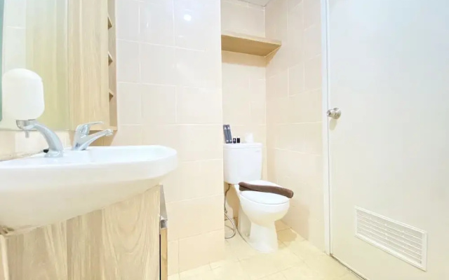 Cozy And Clean 1Br Apartment At Parahyangan Residence
