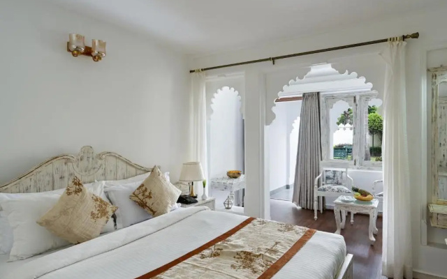 Swaroop Vilas - Lake Facing Boutique Hotel
