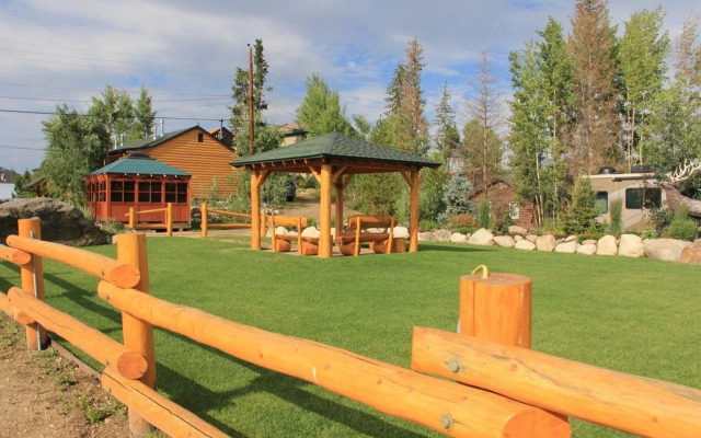 Spirit Lake Lodge