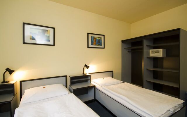Hotel Thomas Budapest Будапешт сейф в номере