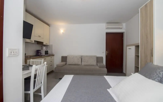 Apartments and Rooms Kapulica