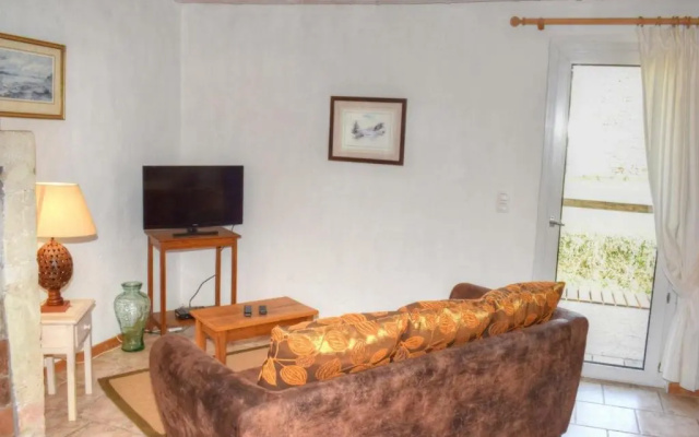 Gîte Cheillé, 2 Pièces, 3 Personnes - Fr-1-381-417