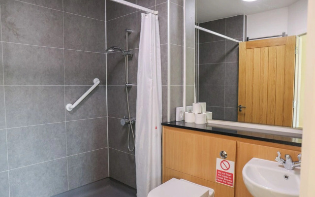 Jubilee First-floor King-size Bedroom