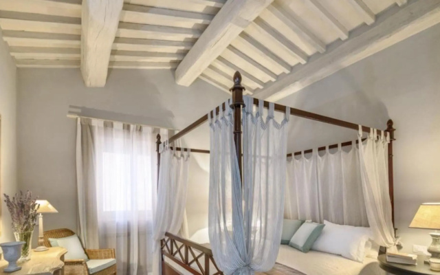Luxury Villa for 6 Inside a Wonderful Estate-villa Santa