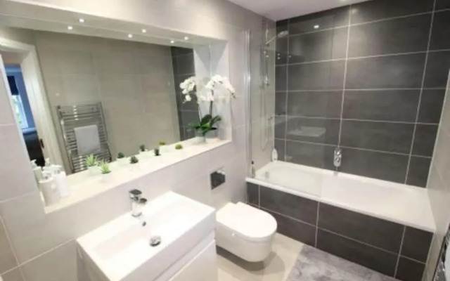Middle Chine - 2 Bedroom Holiday Home