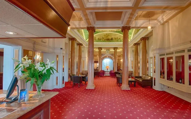 Queen s Hotel