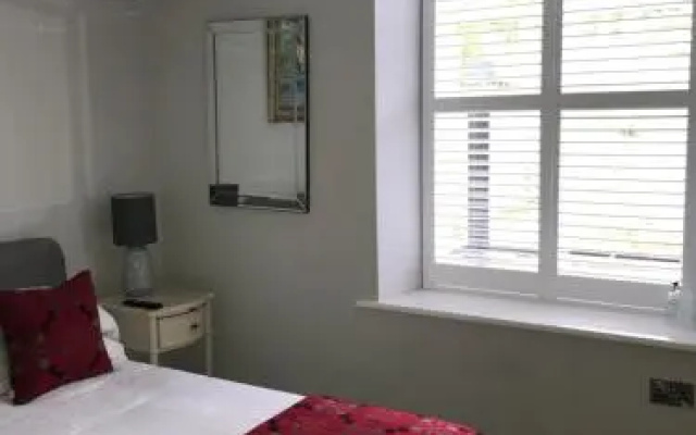 Llety Brynawel Guest House