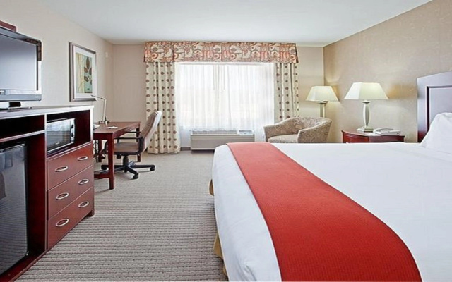 Holiday Inn Express & Suites College Station by IHG