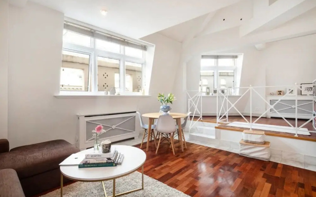 Stylish 2-bed Flat by Piccadilly Circus & Mayfair