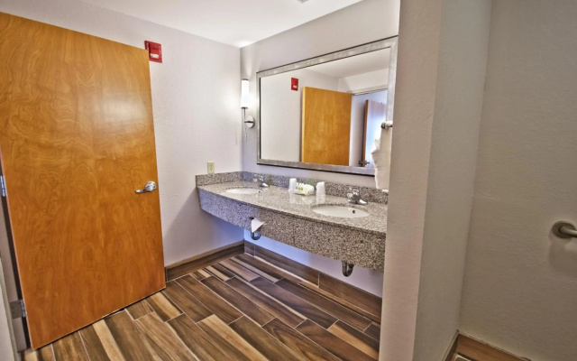 Holiday Inn Manahawkin/Long Beach Island by IHG