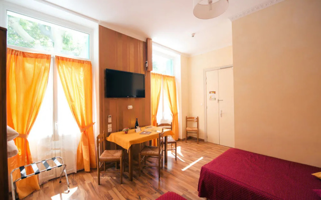 Hotel Altera Roma 