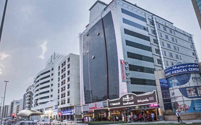 Отель Ramada Deira вид на фасад
