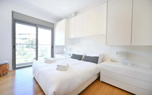 Sunny 3BR Penthouse near the Beach by HolyGuest