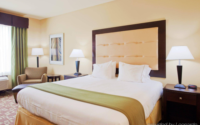 Holiday Inn Express & Suites Foley by IHG