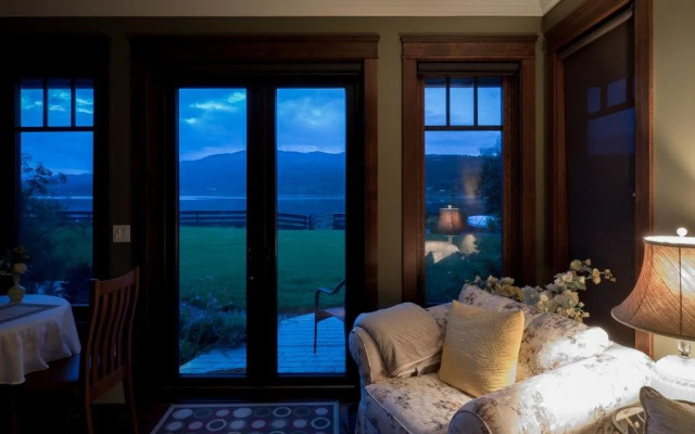 Country Bay Manor B&B