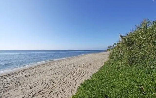 1100 Marbella Beachfront First Line