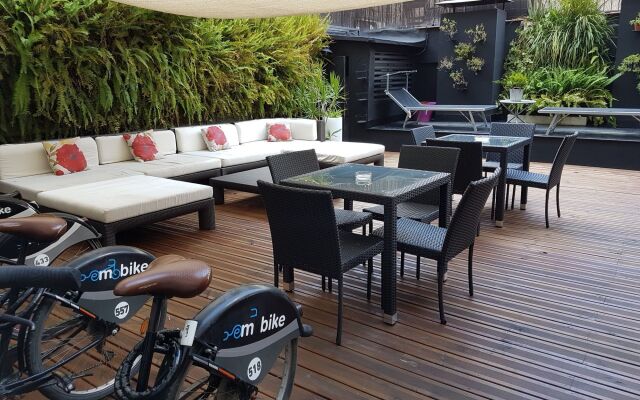 Отель Casa Kessler Barcelona Hostel Испания, Барселона - 1 отзыв об отеле, цены и фото номеров - забронировать отель Casa Kessler Barcelona Hostel онлайн вид на фасад