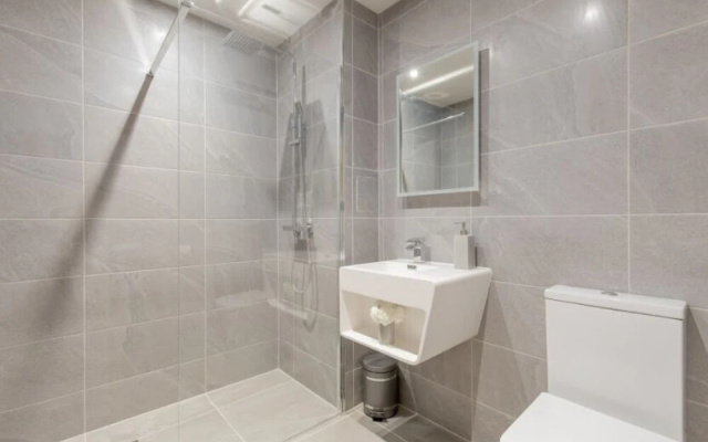 Chic and Sophisticated Apartment in the West End, Edinburgh