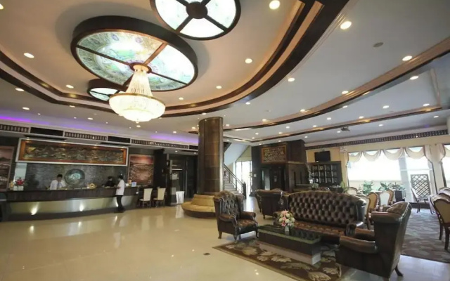 Ruean Phae Royal Park Hotel