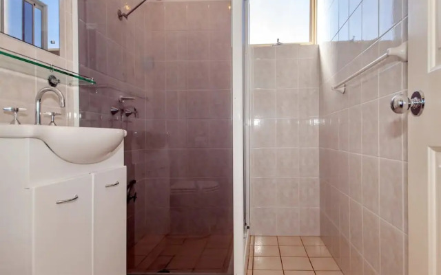 Little Hut, Unit 3, 20 Kurrawa Close
