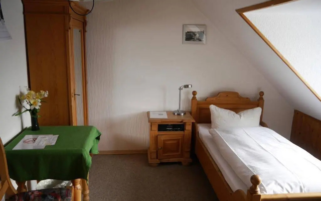 Hotel-Gasthof-Destille-Eisenbahn