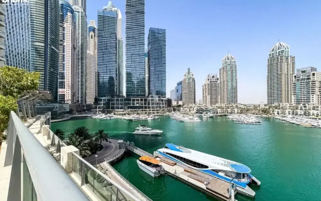 Scintillating Marina View From 1BR Apt
