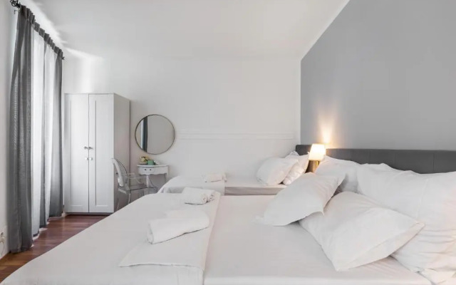 Bright & Modern 200m from DIOCLETIAN'S PALACE