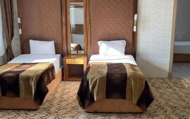Yeni̇van Otel