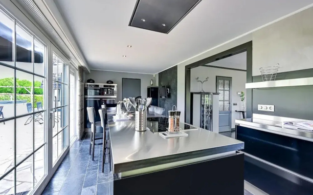Tasteful Villa in Didam With Garden