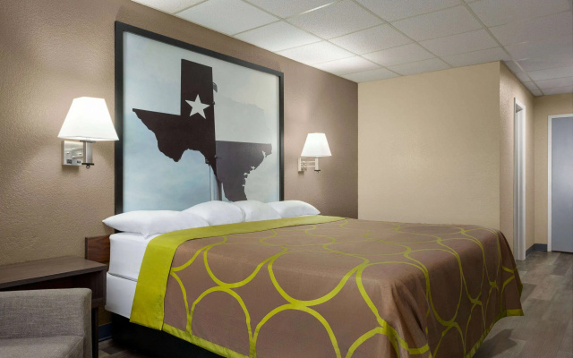 Super 8 by Wyndham Gainesville TX