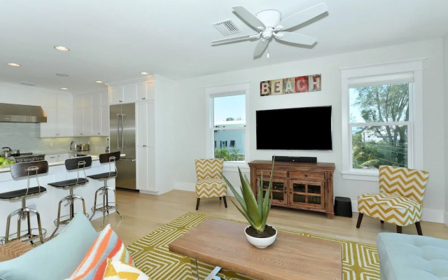 Direct Beach View Apartment 5