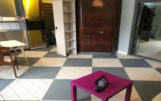 History Designer Flat