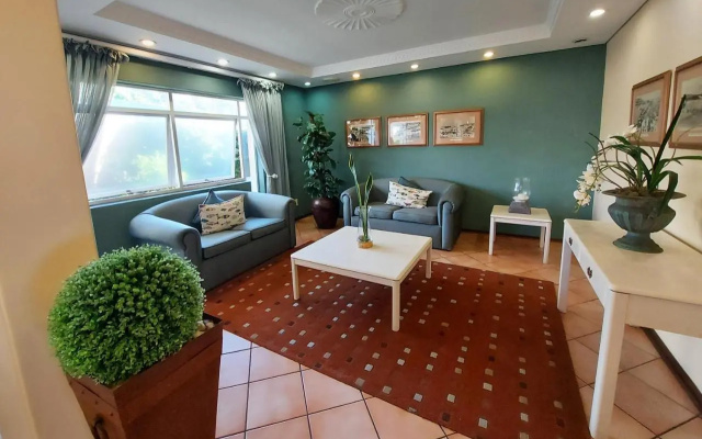 First Group Brookes Hill Suites