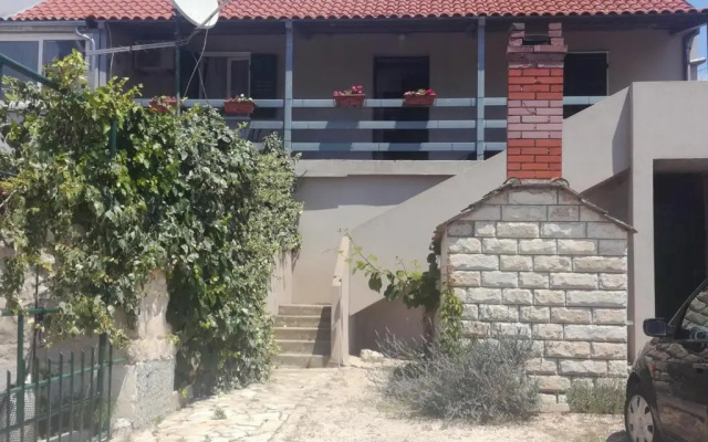 Dama Apartment