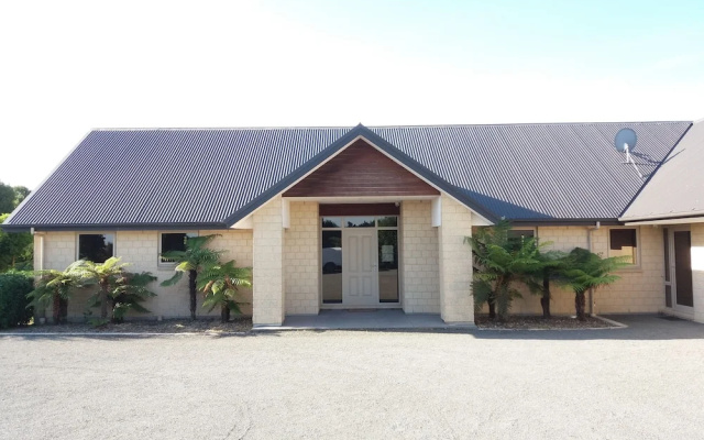 Claremont Country Lodge B&B