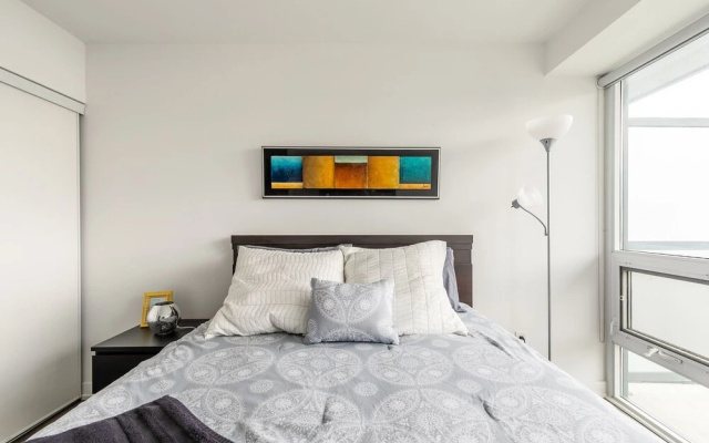 Stylish 1BR Condo Trendy King East