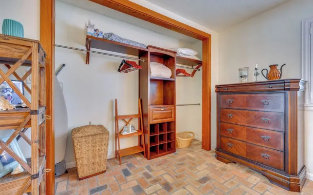 River-view Condo w/ Boat Slip in Welaka!