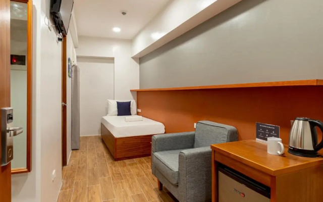 iHotel Uptown BGC