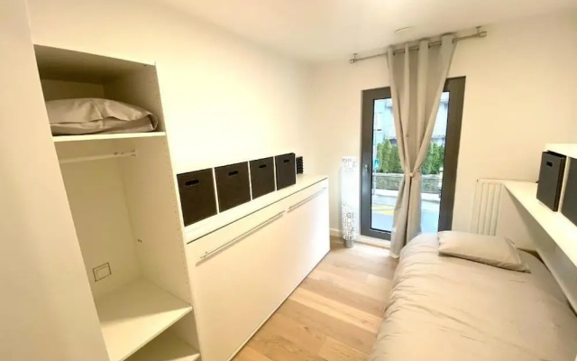 2 Bedrooms Flat in Center with Parking