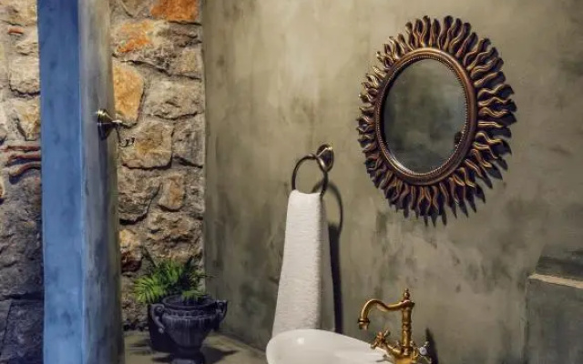 Stone Luxury Suites - Adults Only