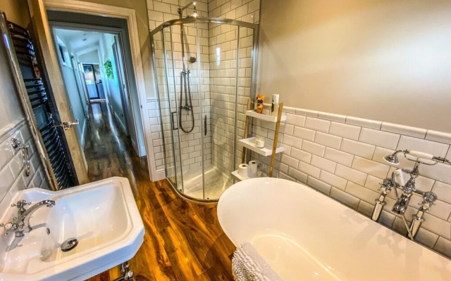4bed Lodge Sleeps8-pet Friendly-hot Tub-log Burner
