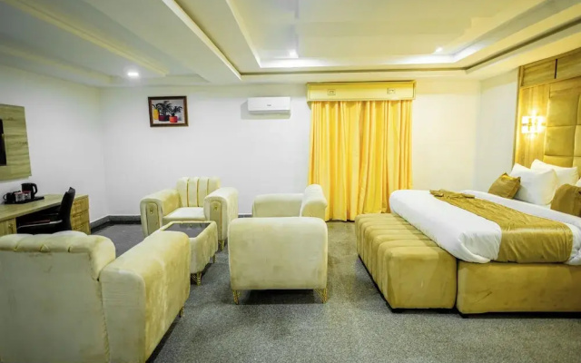 Immaculate Excellence Luxury Hotel