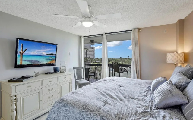 Condo in Community With Beach Access, Pool and Tennis