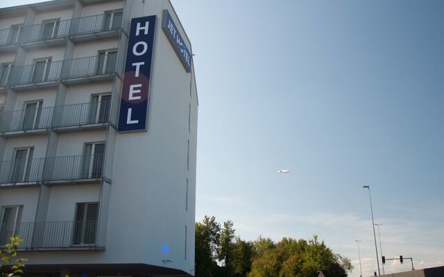 Отель Jet Hotel Zurich Airport Швейцария, Рюмланг - отзывы, цены и фото номеров - забронировать отель Jet Hotel Zurich Airport онлайн вид на фасад
