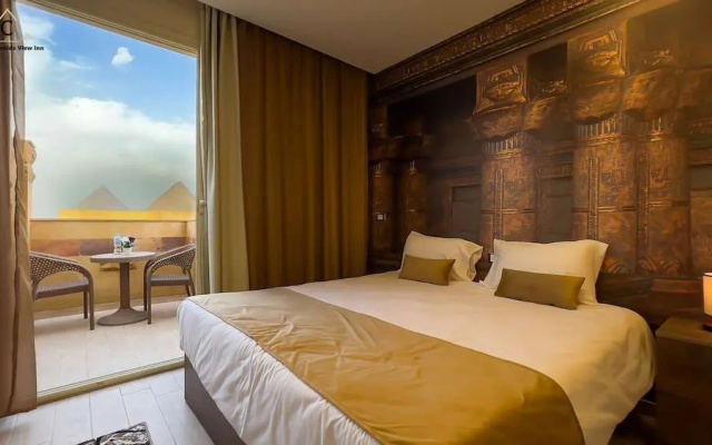 Celia Pyramids View inn