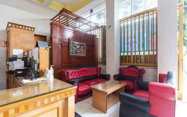 OYO 3727 Homestay Gayatri Sawojajar