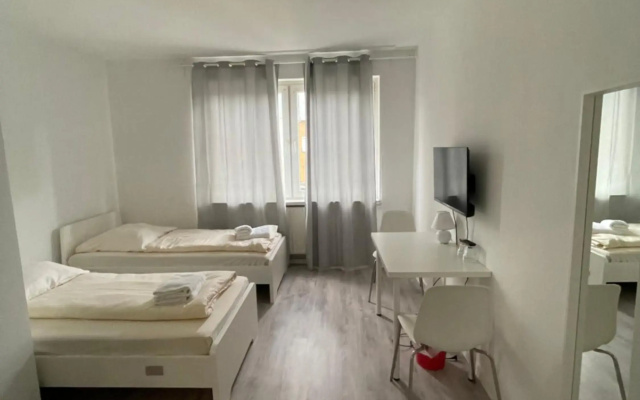 Tyros Hotel und Gästehaus am Weidendamm